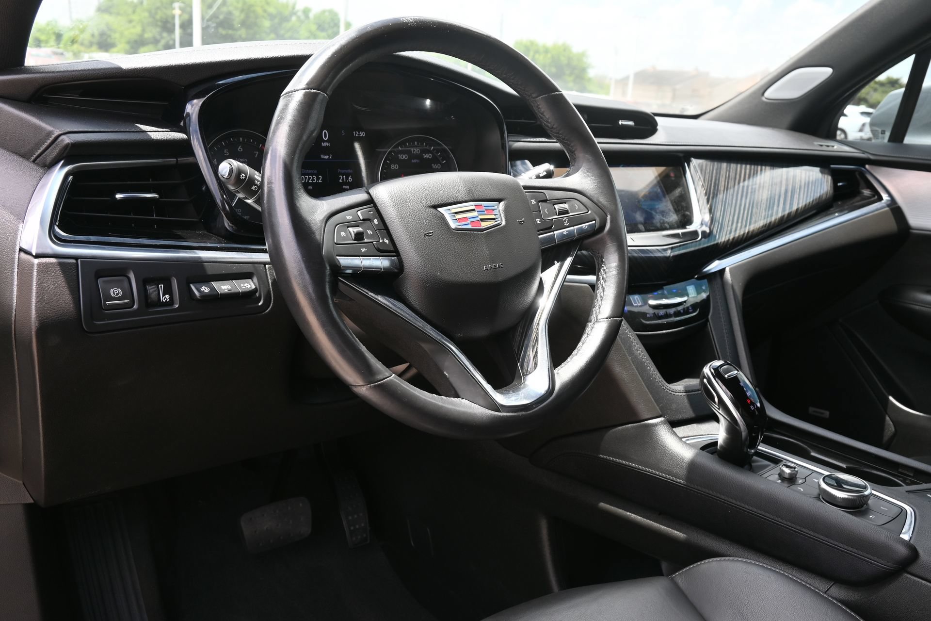Used 2024 Cadillac XT6 Premium Luxury w/ Technology Package AWD/4WD image 18