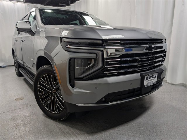 New 2026 Chevrolet Suburban Premier image 2