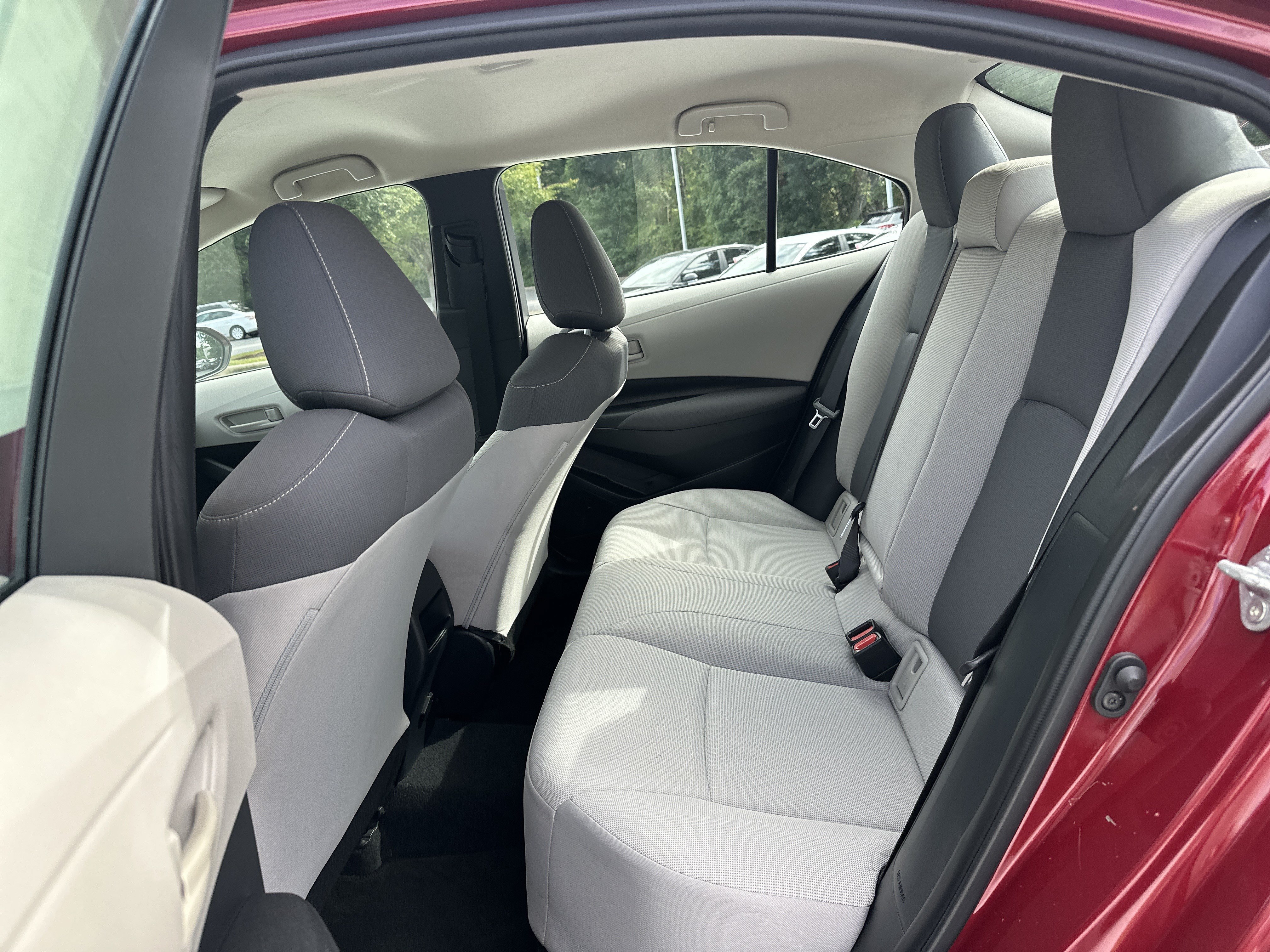 Used 2022 Toyota Corolla LE FWD image 31