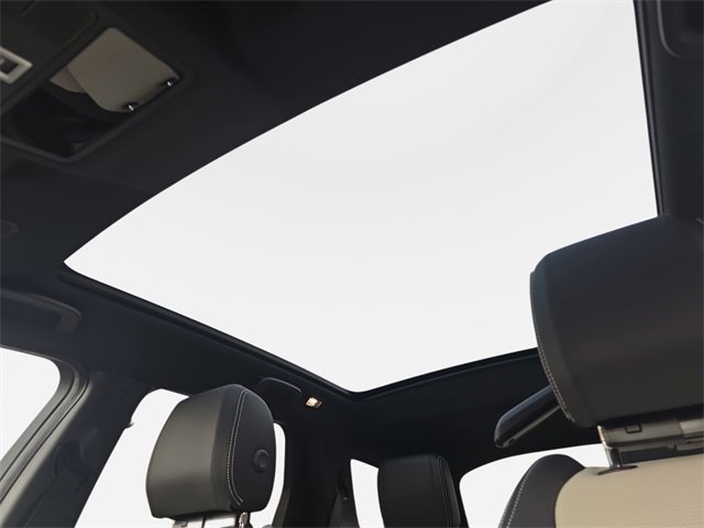 New 2025 Land Rover Discovery Sport Dynamic SE image 17