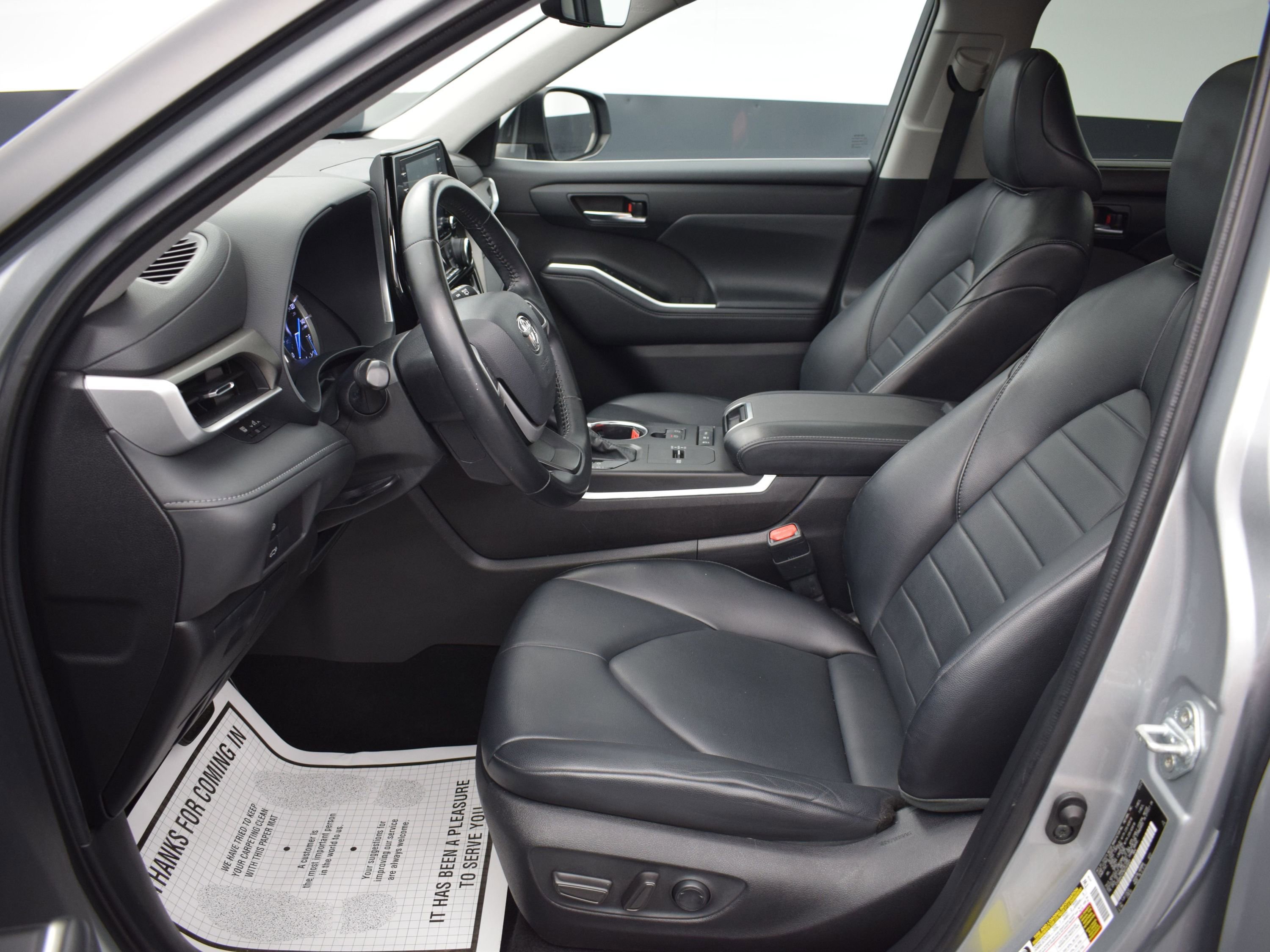 Used 2022 Toyota Highlander XLE AWD/4WD image 16
