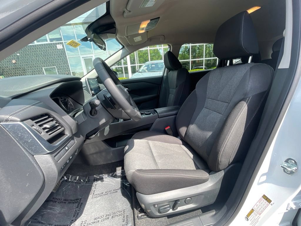 Used 2025 Nissan Rogue SV AWD/4WD image 16