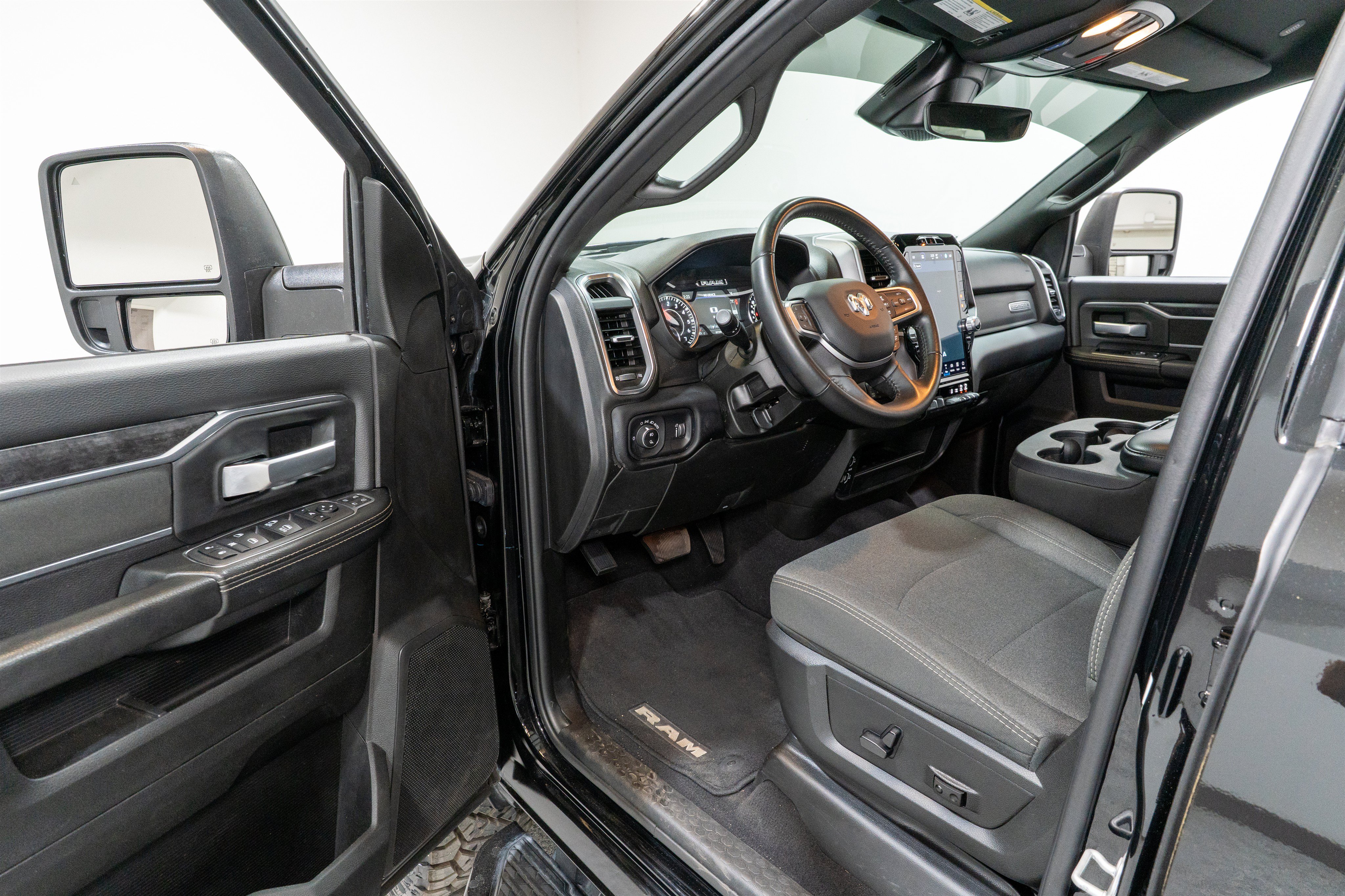 Used 2024 RAM 2500 Big Horn w/ Night Edition AWD/4WD image 12