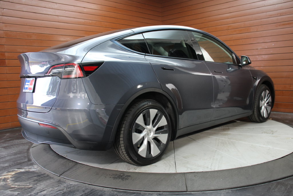 Used 2023 Tesla Model Y Long Range AWD/4WD image 32