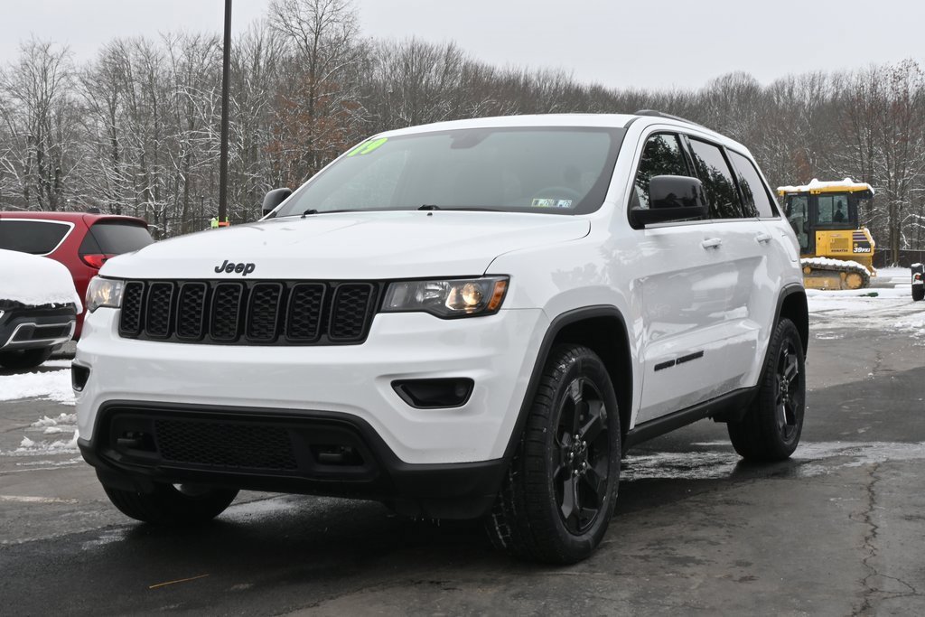 Used 2019 Jeep Grand Cherokee Laredo image 2
