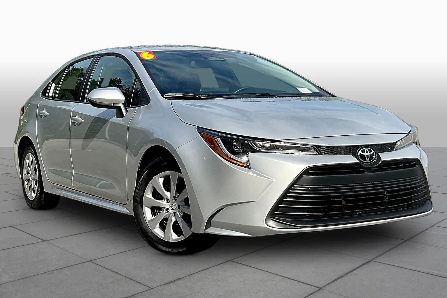Used 2026 Toyota Corolla LE FWD image 3