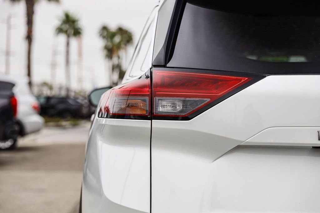 Used 2024 Nissan Rogue SV FWD image 7