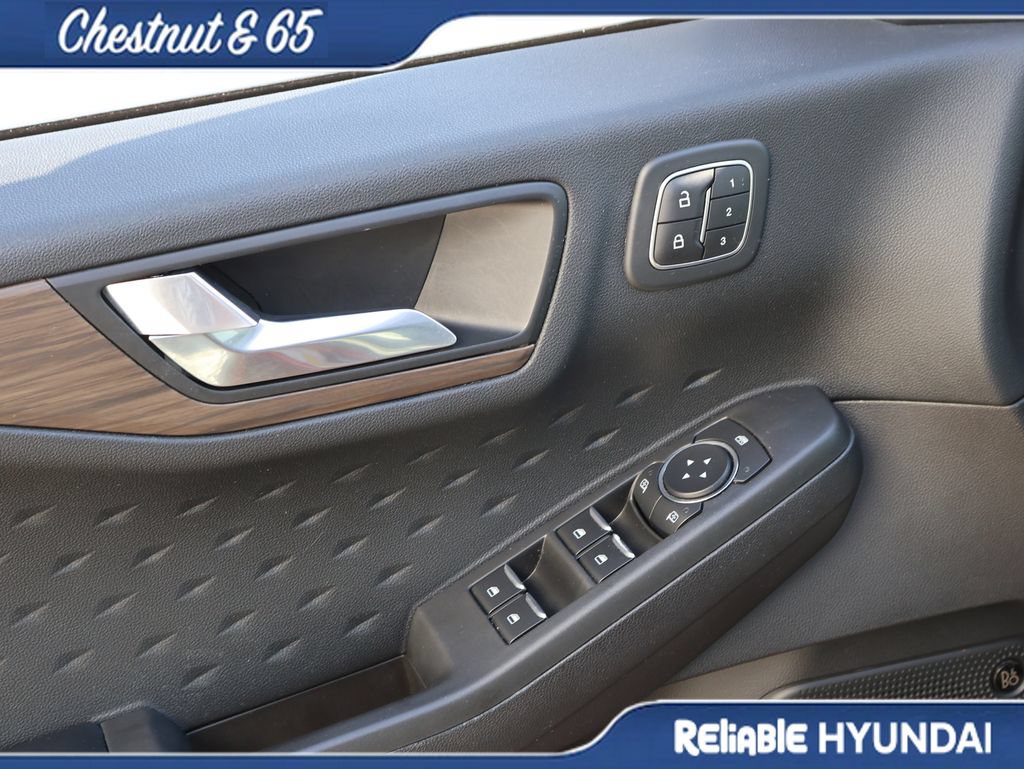 Used 2020 Ford Escape Titanium AWD/4WD image 22
