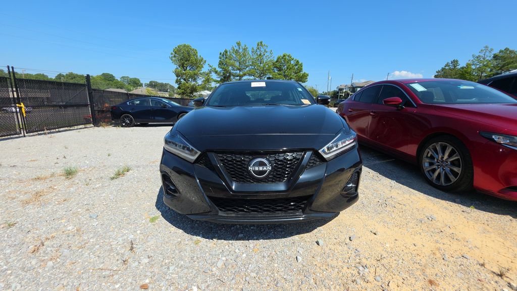 Used 2023 Nissan Maxima SR w/ Sport Mat Group FWD image 2