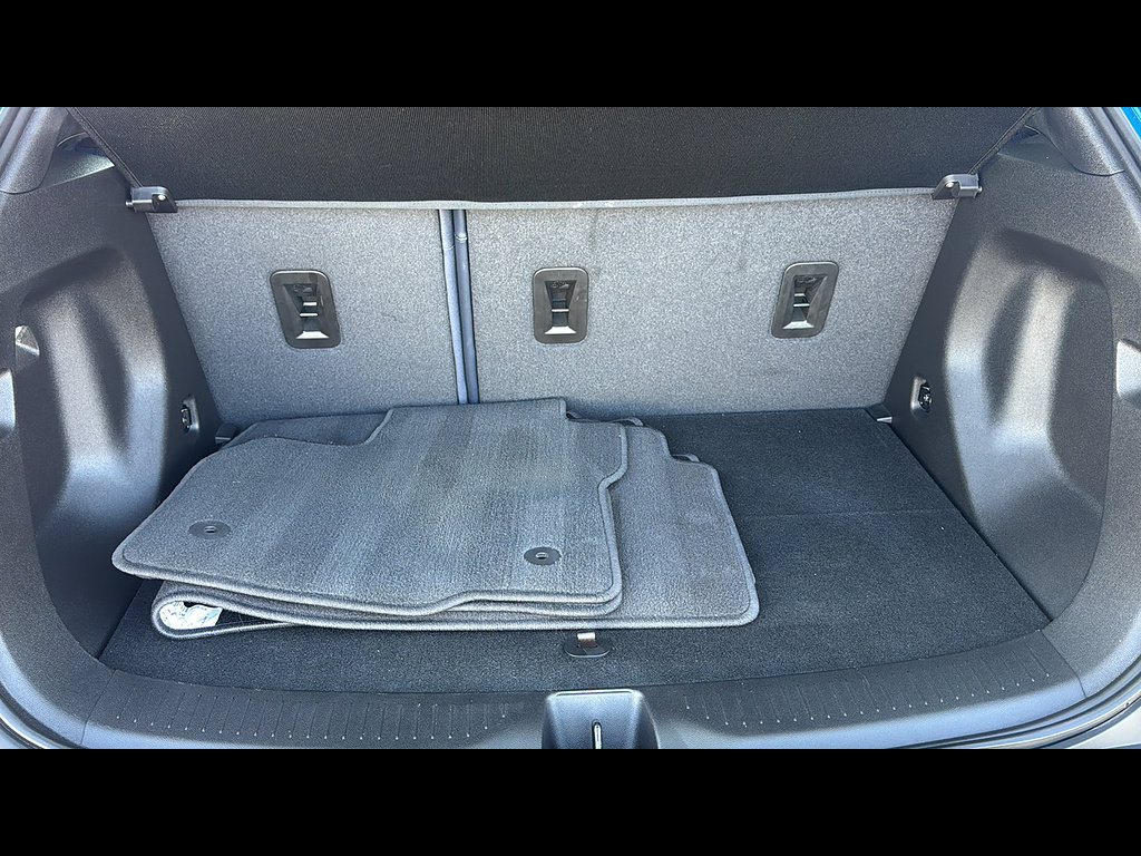 Used 2023 Chevrolet Bolt EUV Premier w/ Sun & Sound Package FWD image 8
