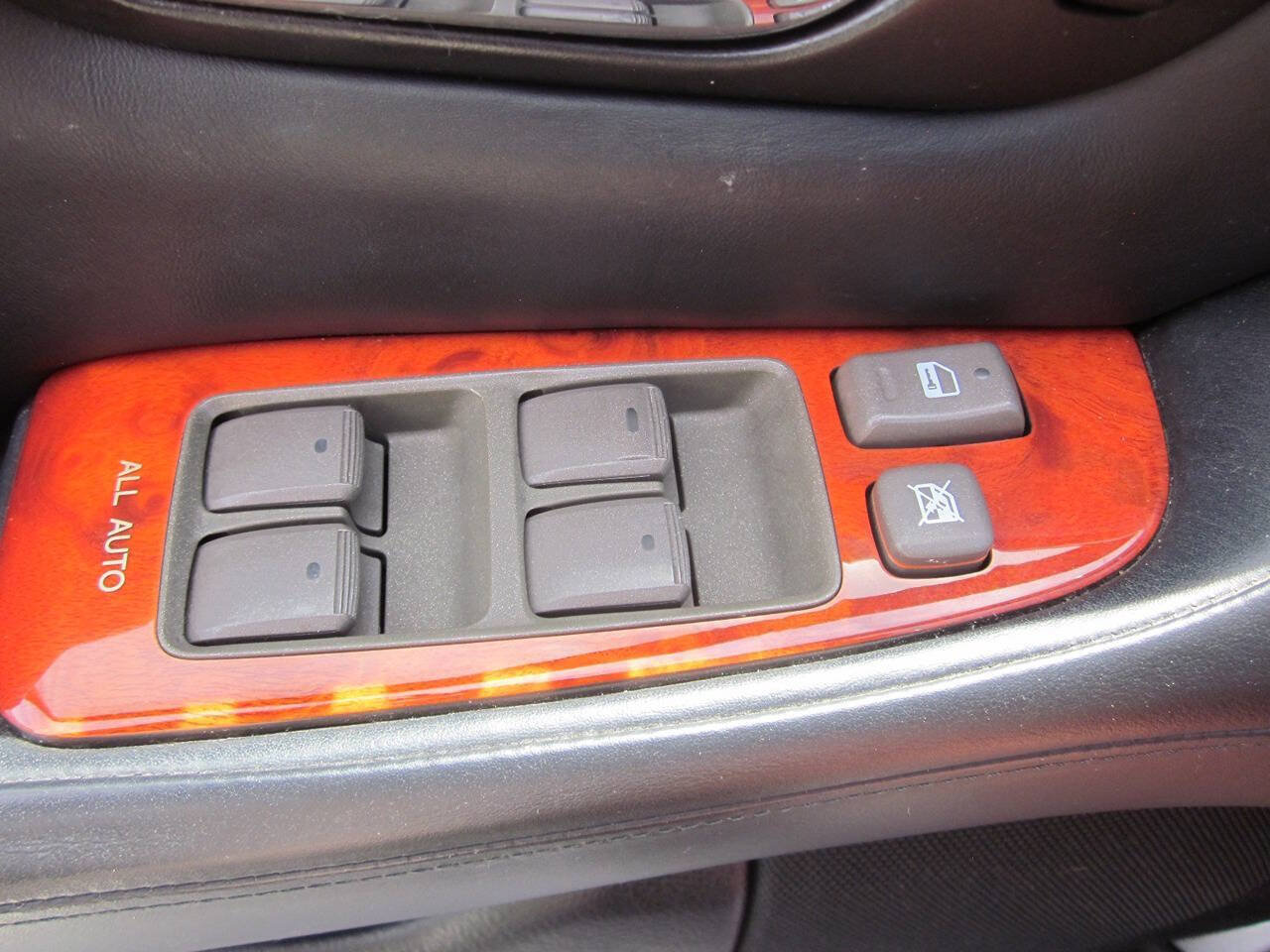 Used 2004 Lexus LS 430 RWD image 30