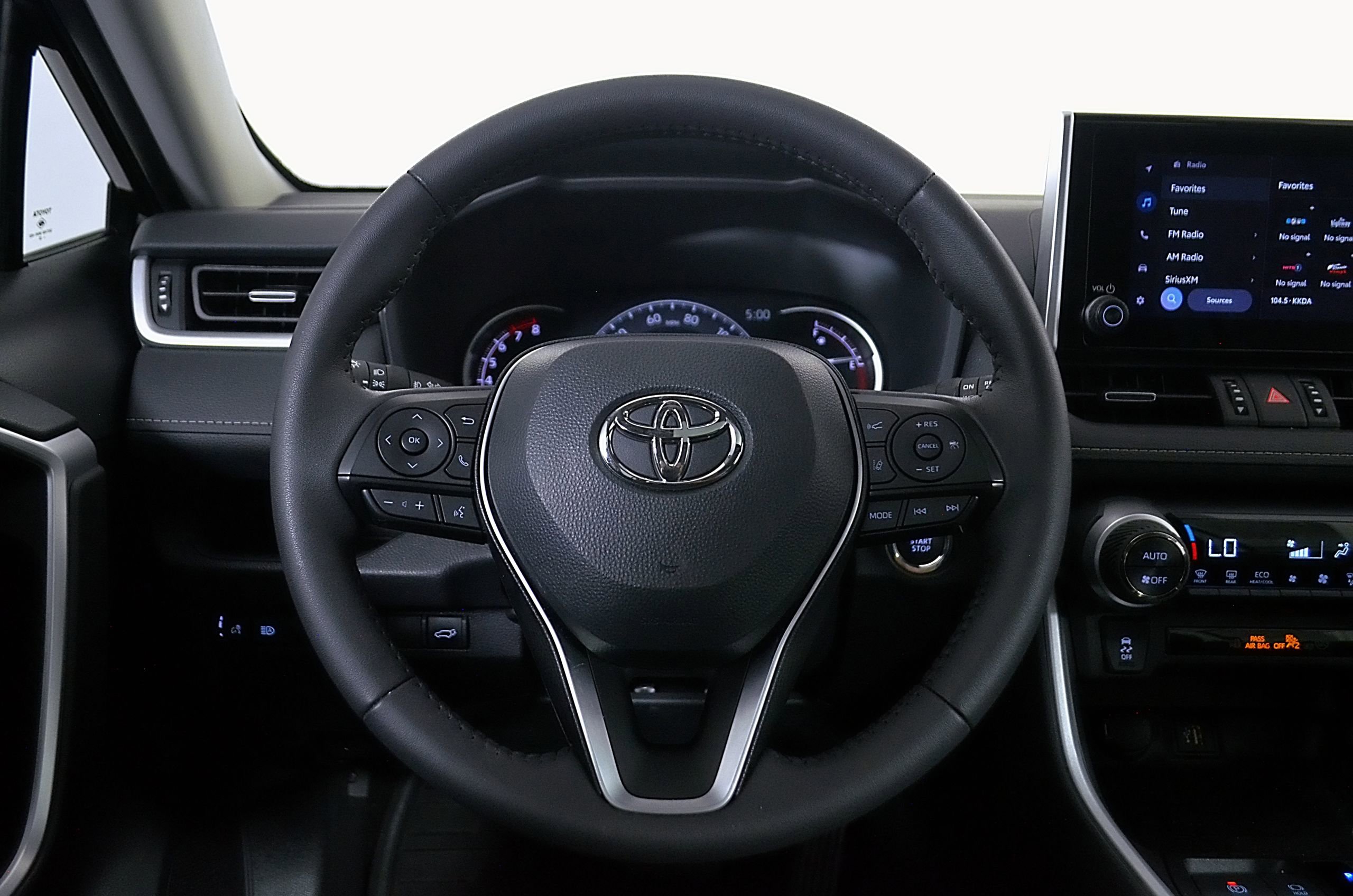 Used 2025 Toyota RAV4 XLE Premium FWD image 25