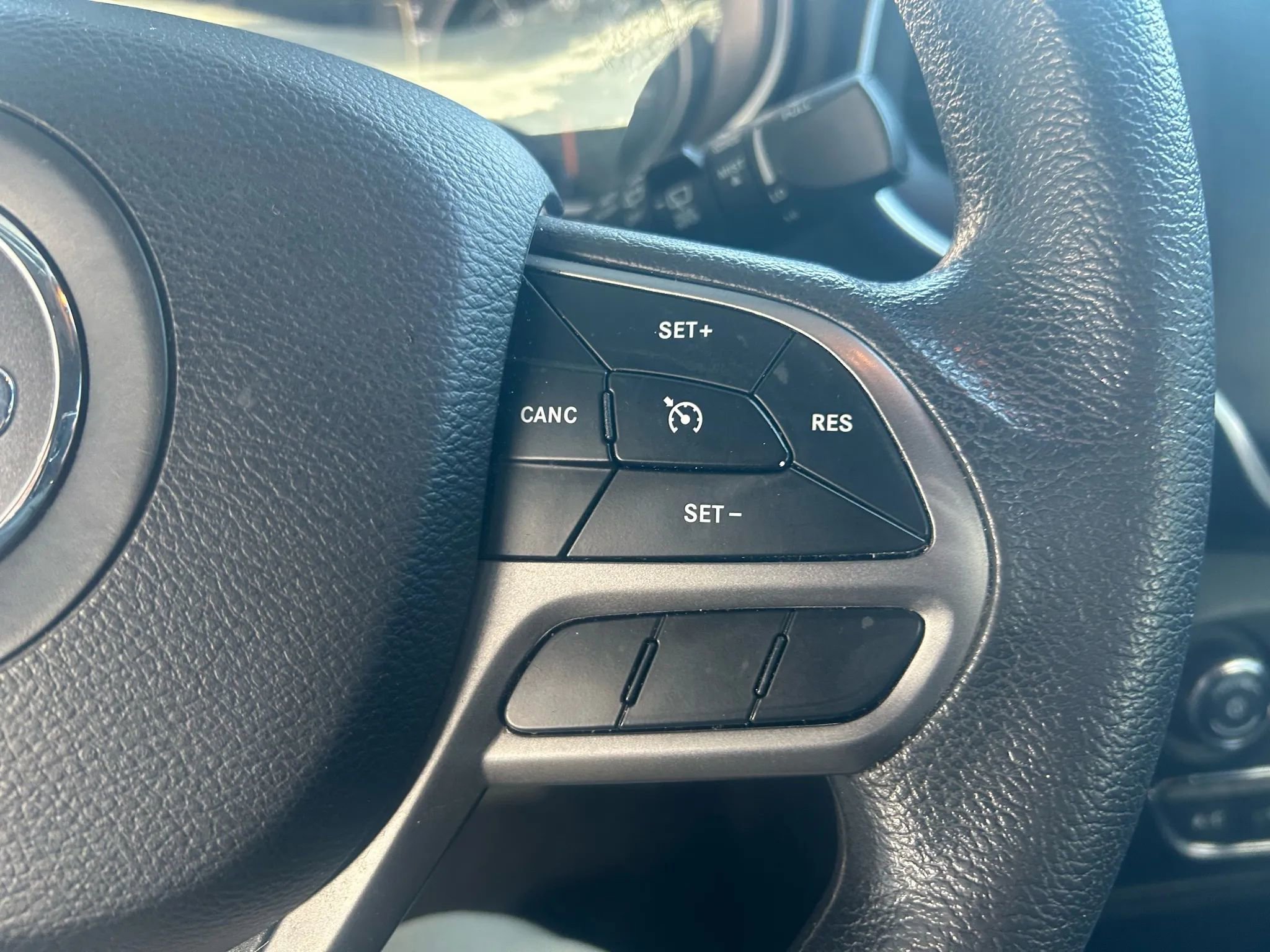 Used 2019 Jeep Cherokee Latitude w/ Popular Appearance Group image 17