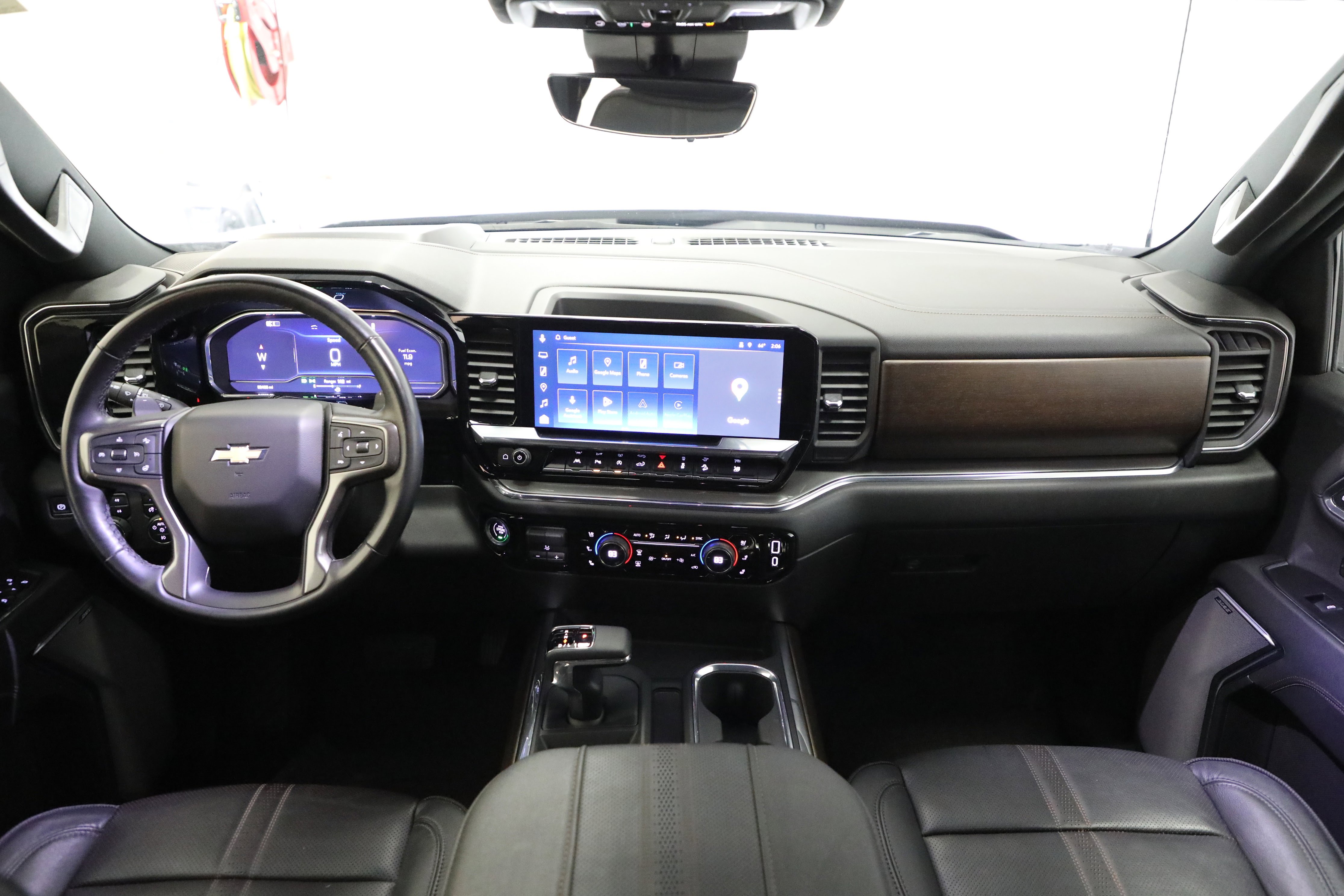 Certified 2024 Chevrolet Silverado 1500 High Country w/ Technology Package image 4