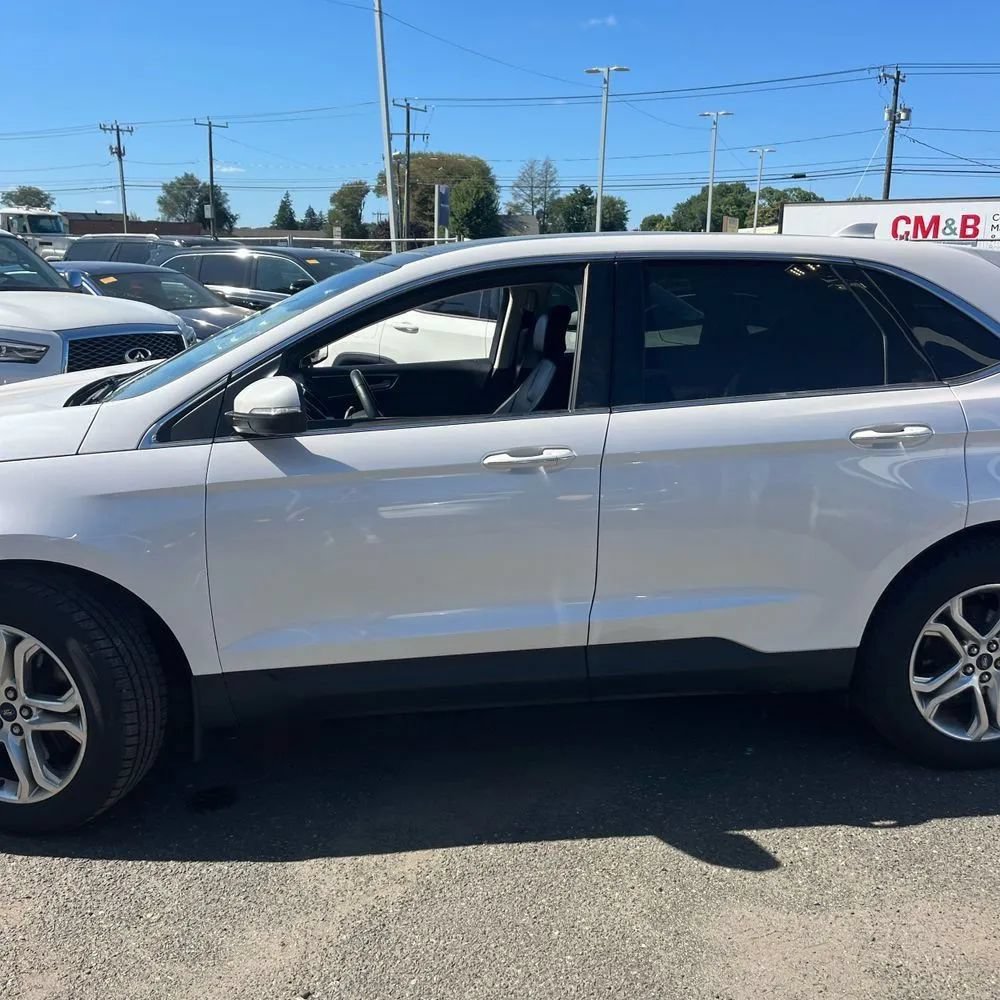 Used 2018 Ford Edge Titanium w/ Equipment Group 301A AWD/4WD image 3