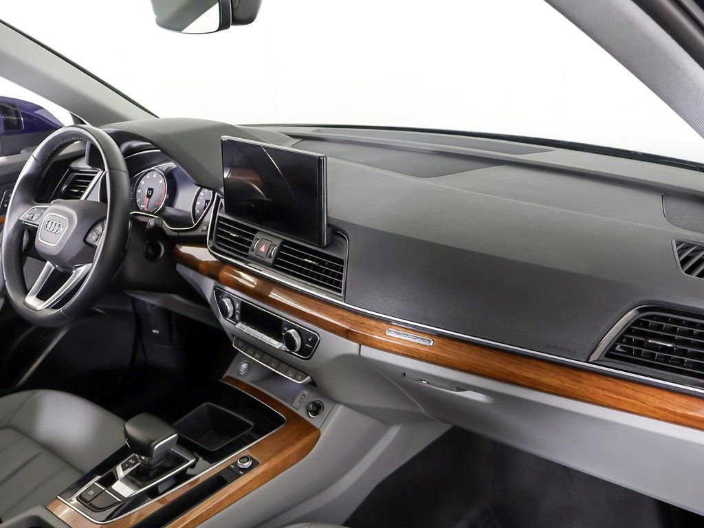 Used 2024 Audi Q5 2.0T Premium w/ Convenience Package image 28