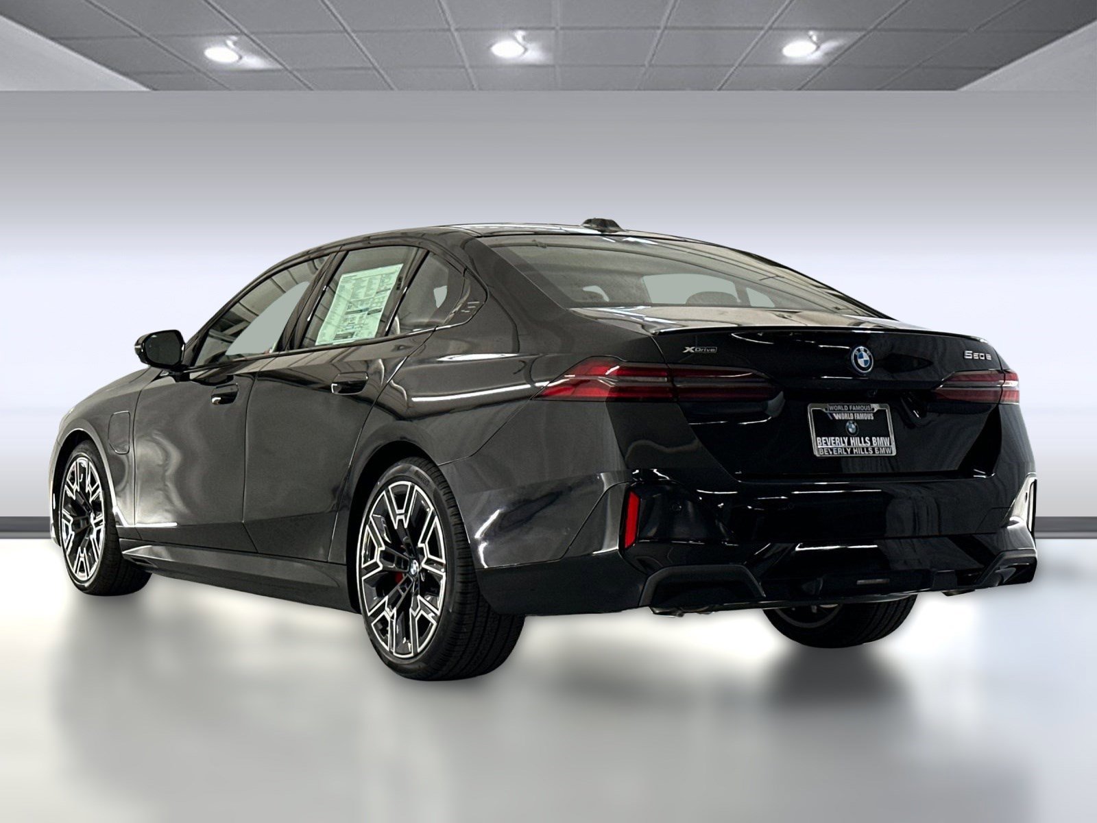 New 2026 BMW 550e xDrive w/ Premium Package image 3