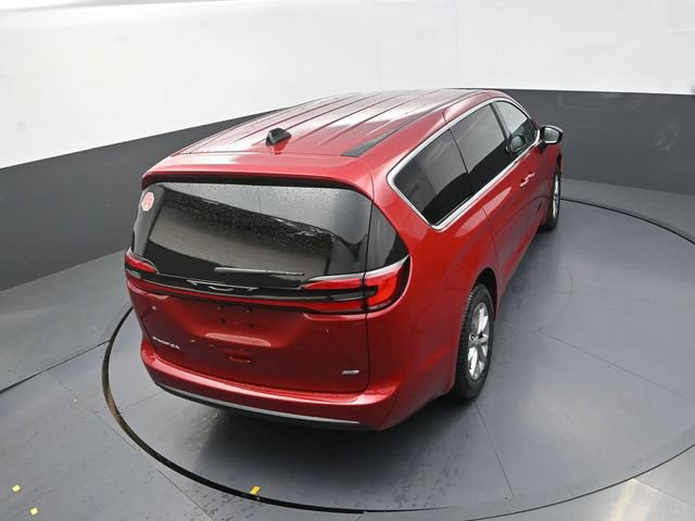 New 2027 Chrysler Pacifica Select AWD/4WD image 17