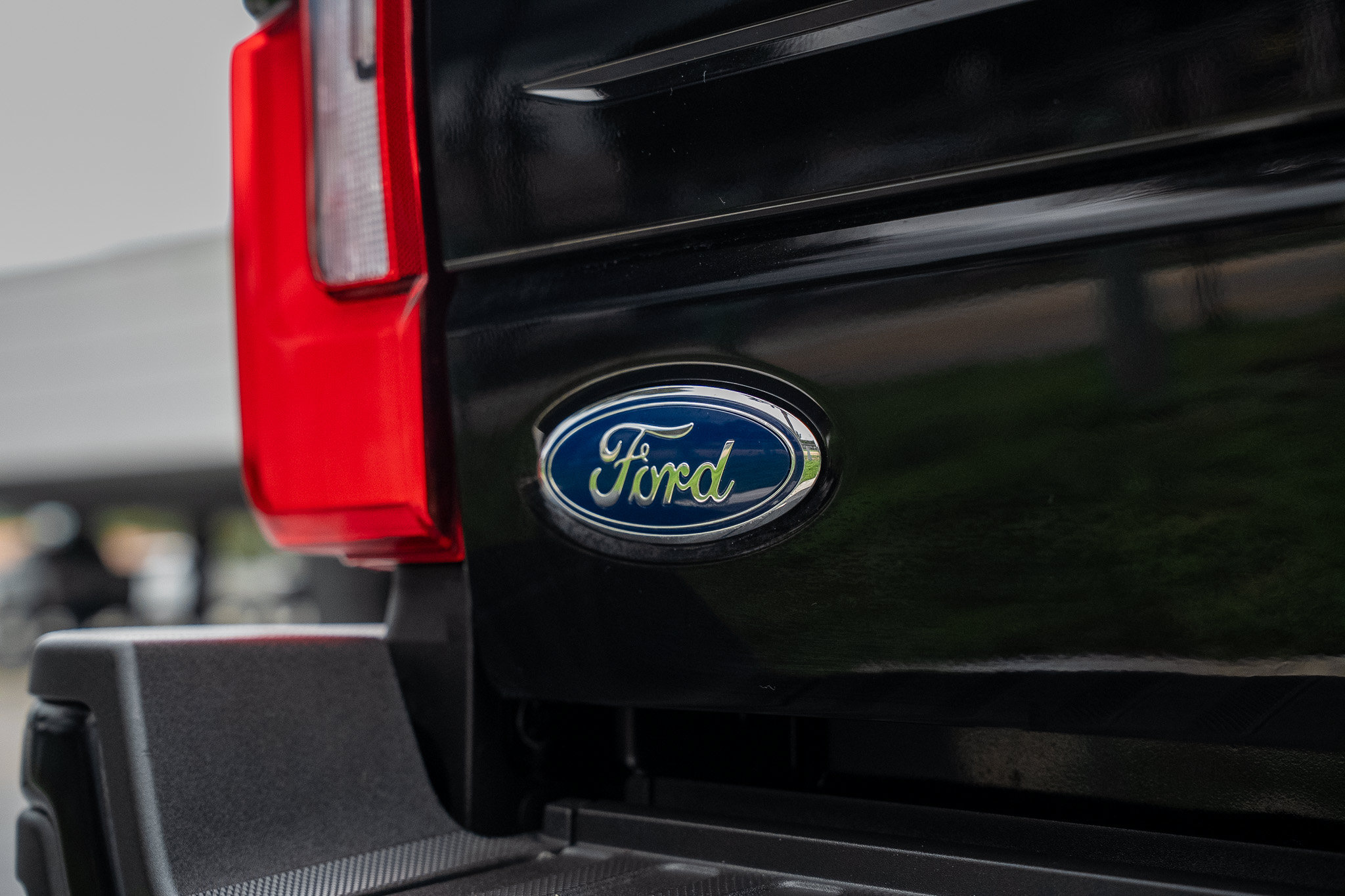 Used 2025 Ford F250 Platinum w/ FX4 Off-Road Package AWD/4WD image 23