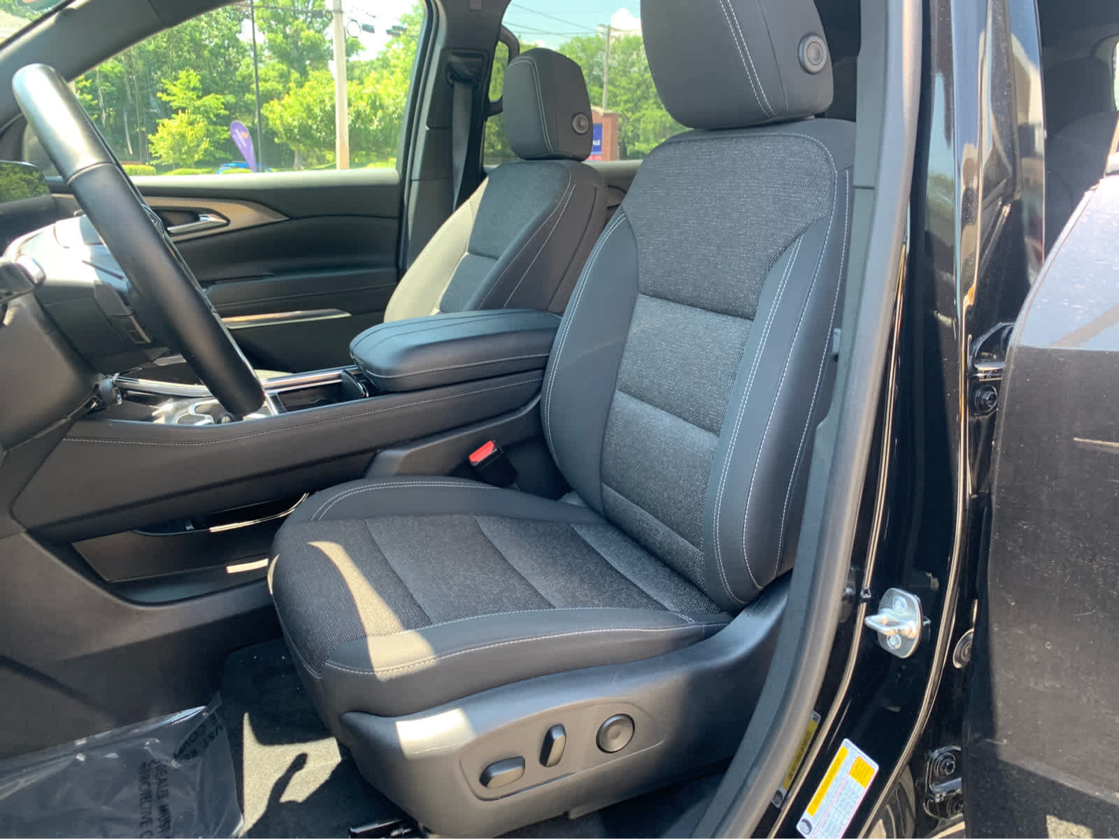 Used 2024 Chevrolet Traverse LT AWD/4WD image 12