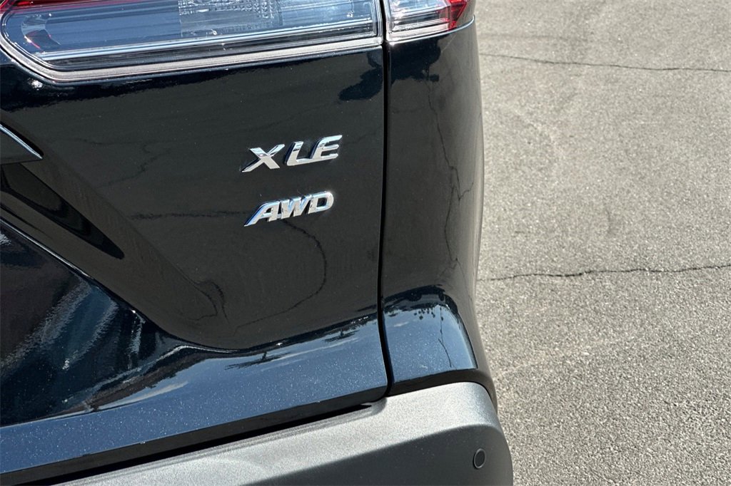 Used 2023 Toyota Corolla Cross XLE image 34