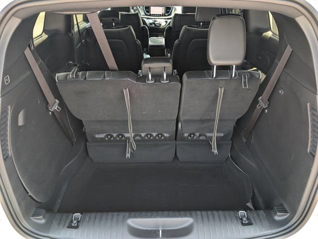 Used 2025 Chrysler Pacifica Limited FWD image 14