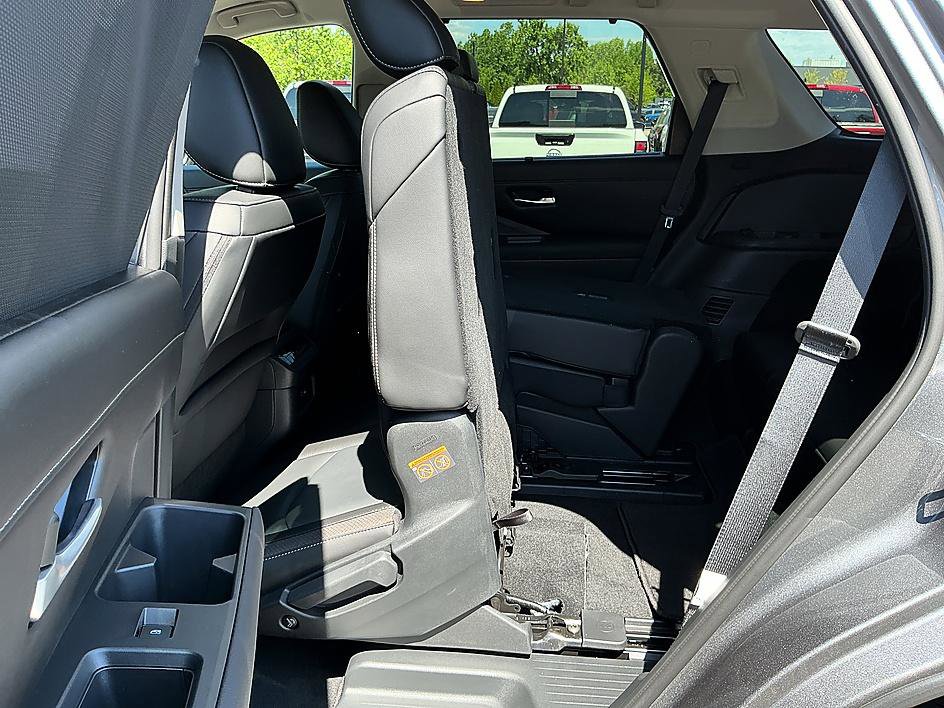 Certified 2025 Nissan Pathfinder SL image 25