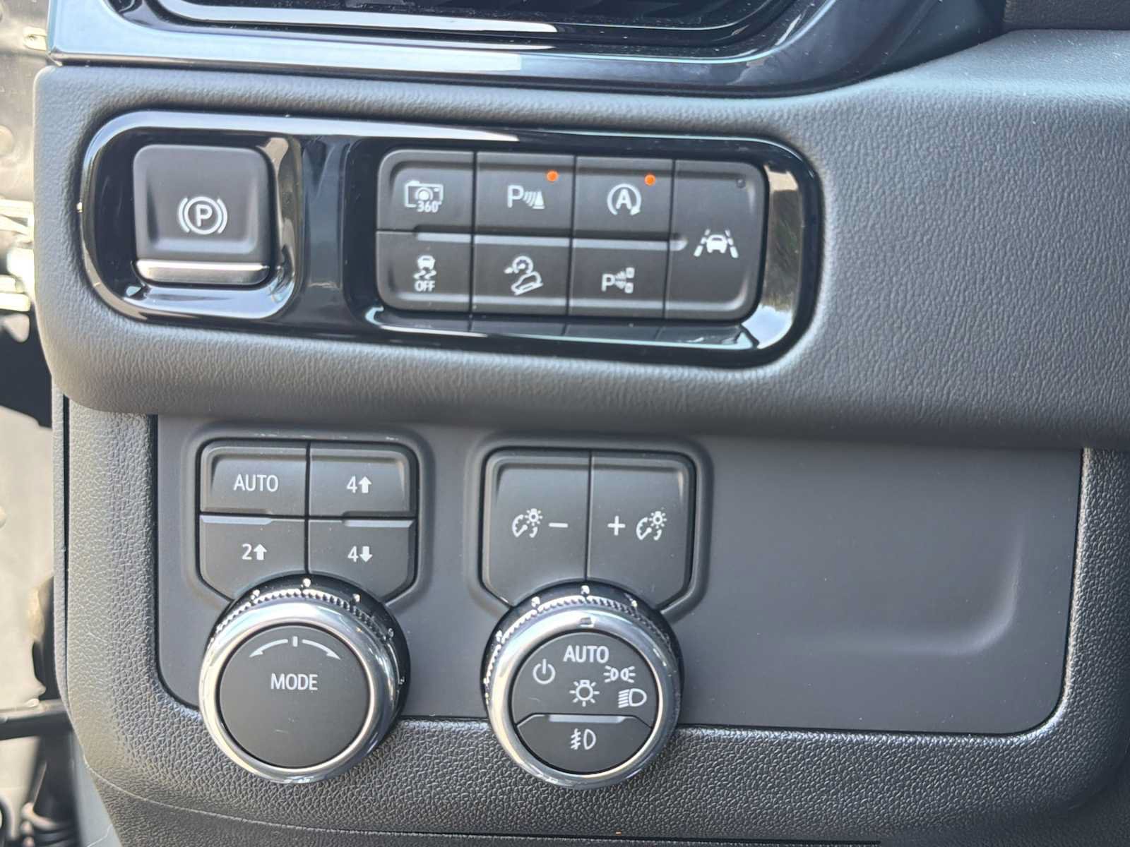 New 2026 GMC Yukon AT4 w/ AT4 Premium Package AWD/4WD image 15