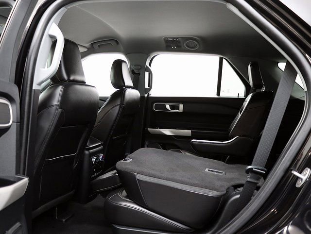 Used 2022 Ford Explorer XLT w/ Equipment Group 202A AWD/4WD image 13