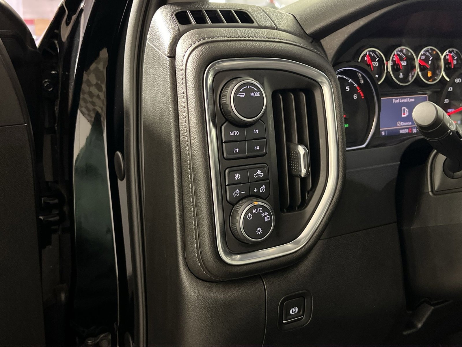 Used 2020 Chevrolet Silverado 1500 RST w/ All-Star Edition image 30