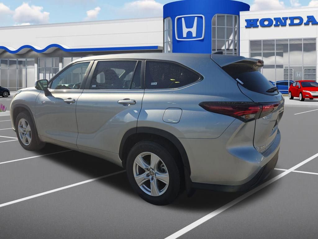 Used 2024 Toyota Highlander LE image 13