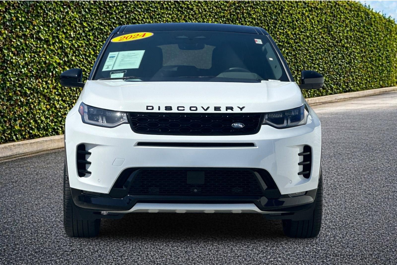Used 2024 Land Rover Discovery Sport Dynamic SE AWD/4WD image 9