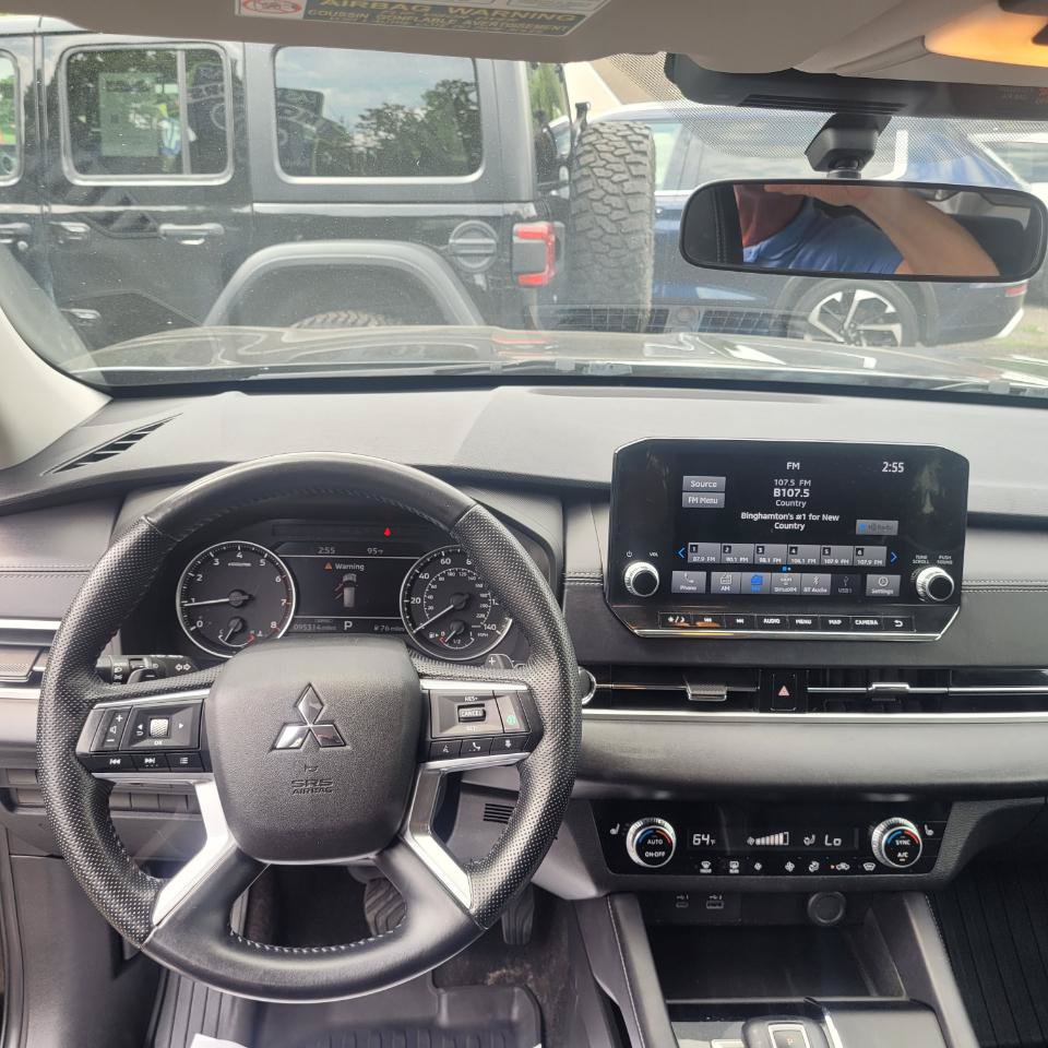 Used 2023 Mitsubishi Outlander SE AWD/4WD image 15