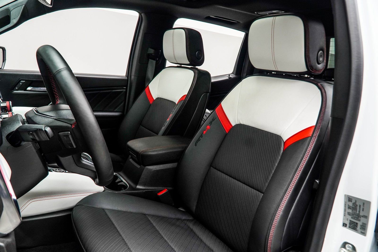 Used 2024 GMC Canyon AT4X image 34