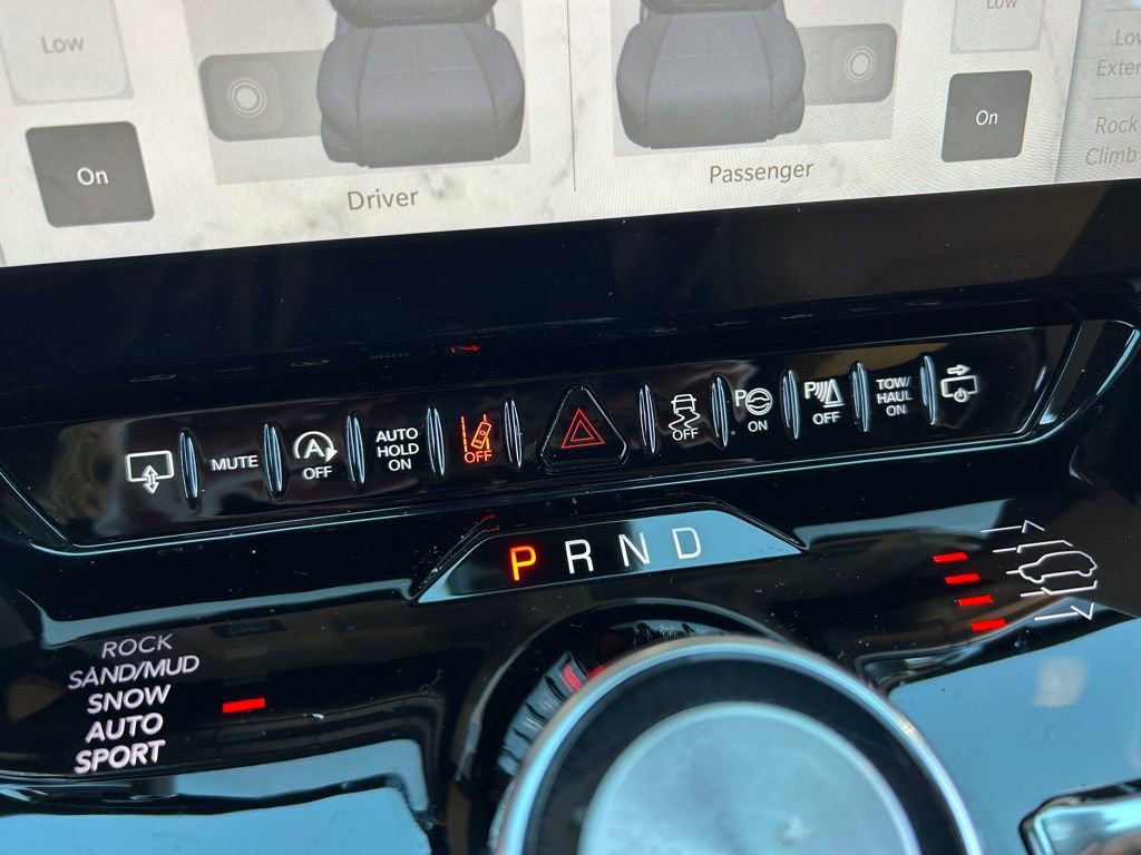 Used 2024 Jeep Grand Wagoneer Series III w/ Rear Seat Video Group 1 AWD/4WD image 34