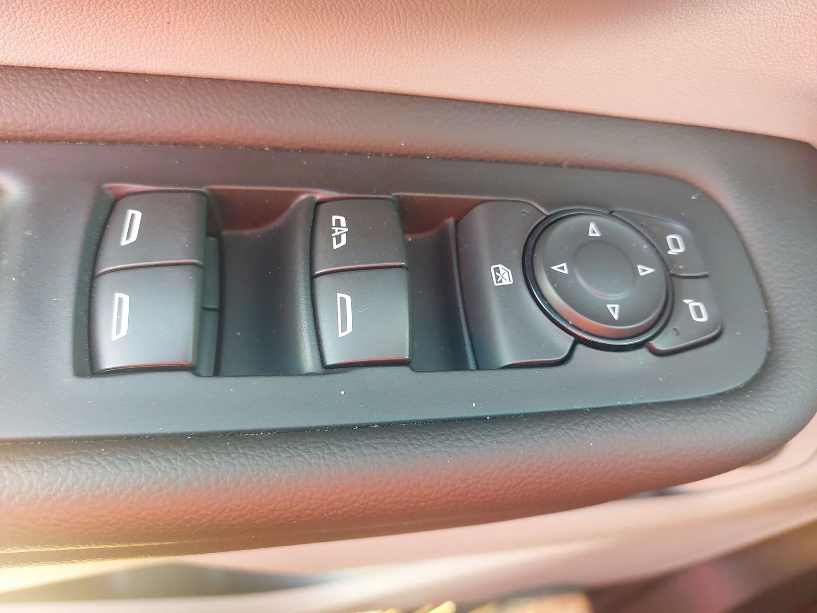 Used 2024 GMC Terrain SLT AWD/4WD image 27