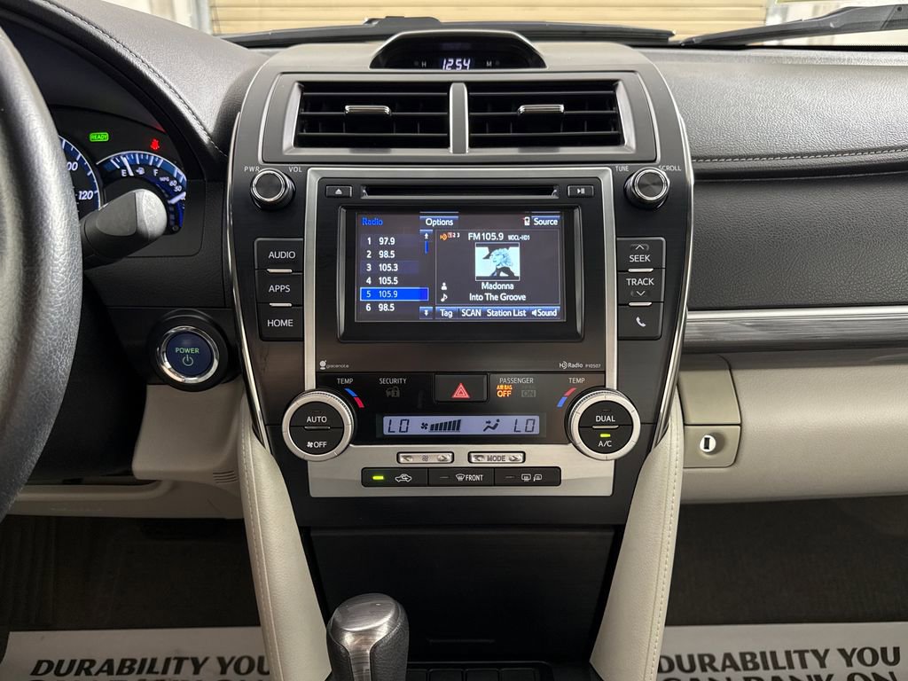 Used 2014 Toyota Camry XLE image 18