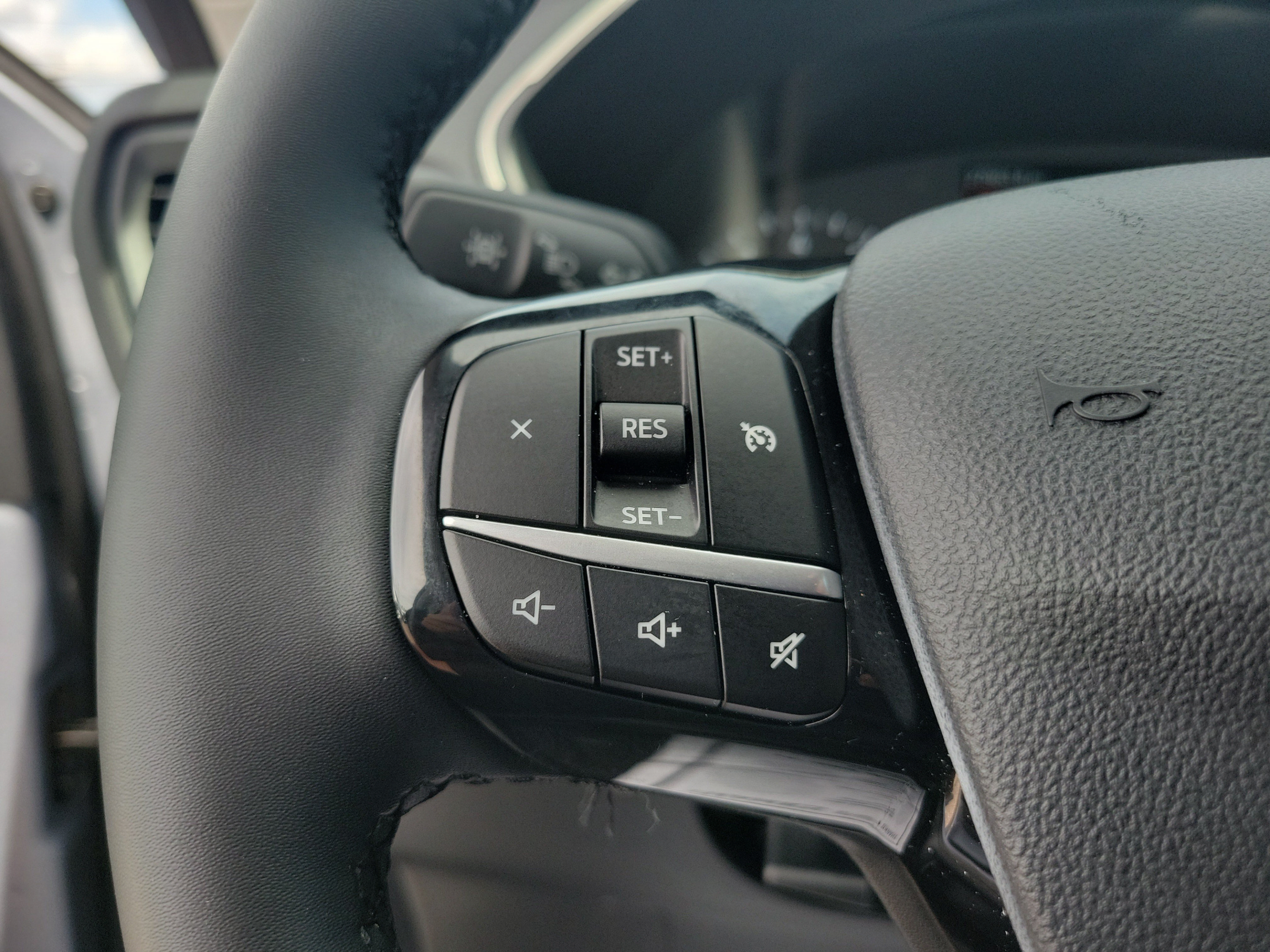 Used 2022 Ford Escape SEL FWD image 25