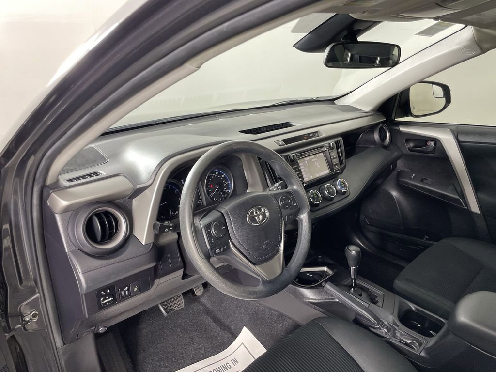 Used 2018 Toyota RAV4 LE w/ Carpet Mat Package image 10
