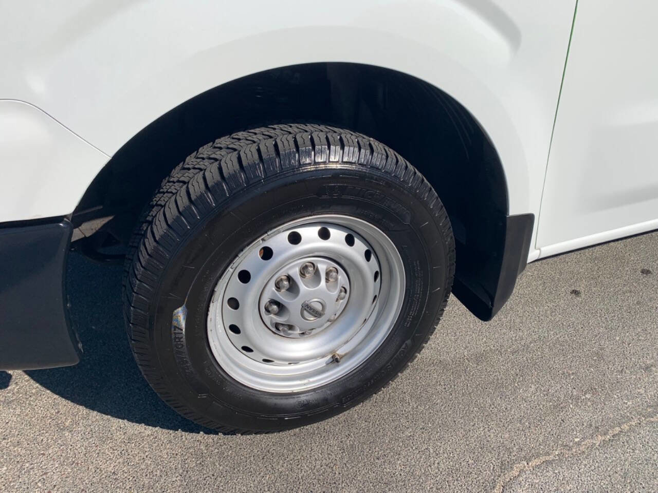 Used 2020 Nissan NV 2500 S image 3