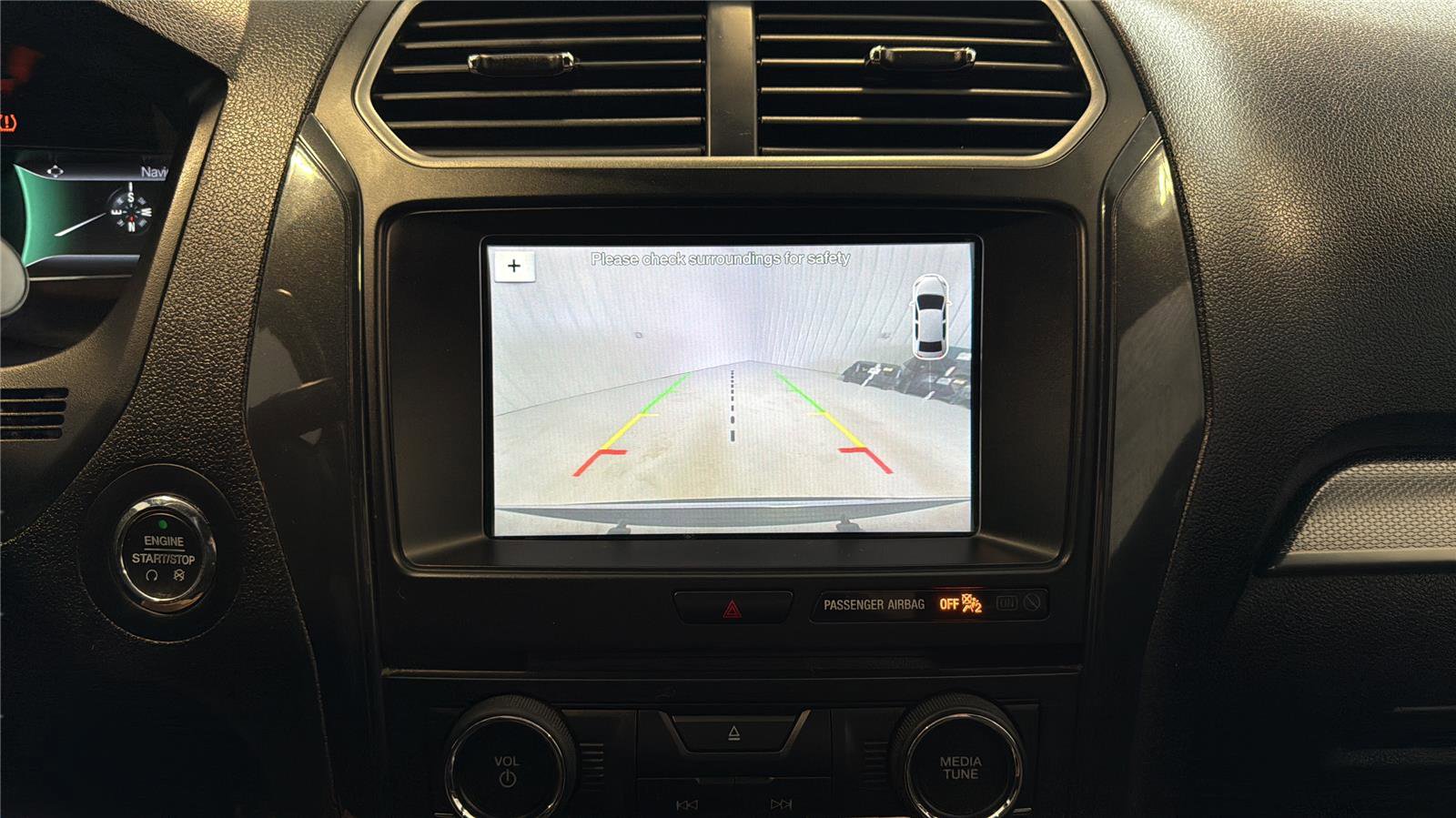 Used 2018 Ford Explorer XLT w/ Equipment Group 201A AWD/4WD image 18