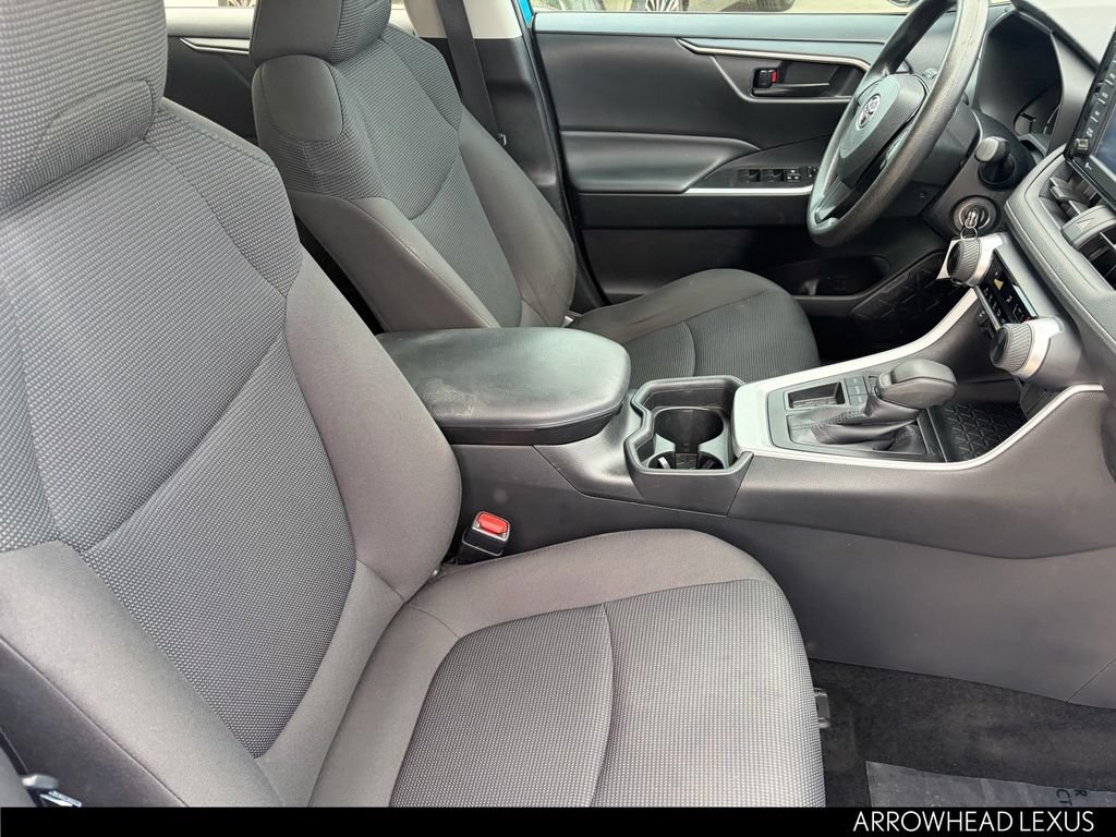 Used 2021 Toyota RAV4 LE w/ Carpet Mat Package (TMS) FWD image 31