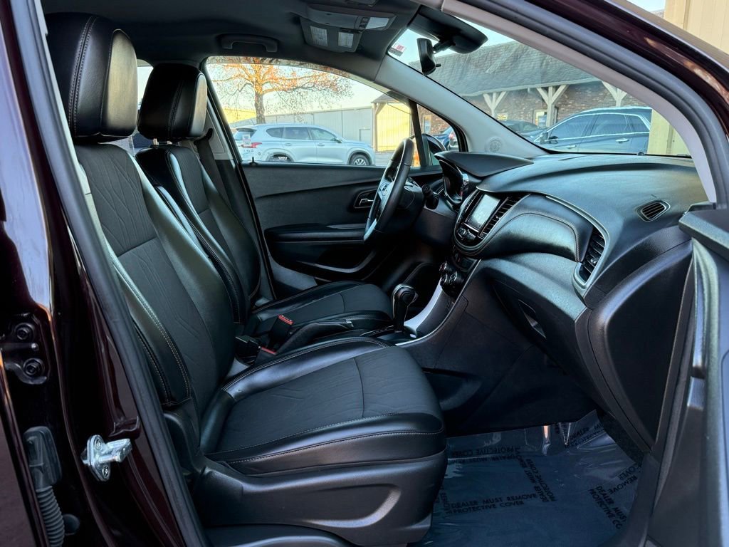 Used 2021 Chevrolet Trax LT w/ LT Convenience Package image 23