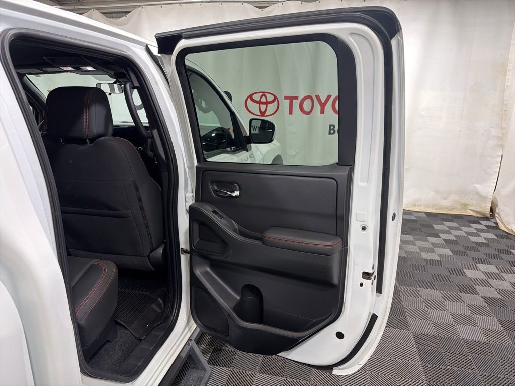 Used 2023 Nissan Frontier PRO-4X w/ Technology Package image 13