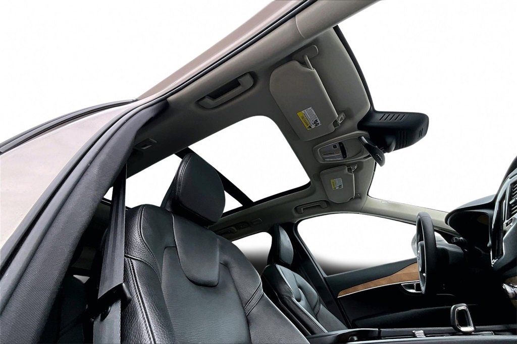 Used 2023 Volvo XC90 B6 Plus w/ Protection Package Premier image 28