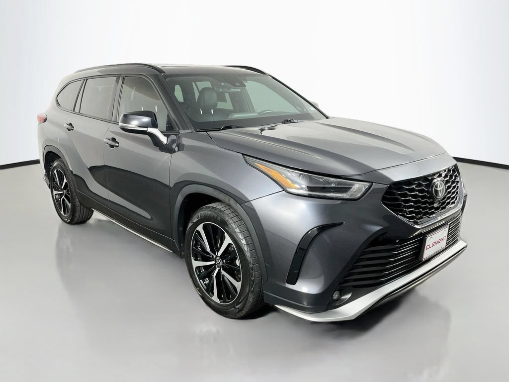 Used 2021 Toyota Highlander XSE AWD/4WD image 3