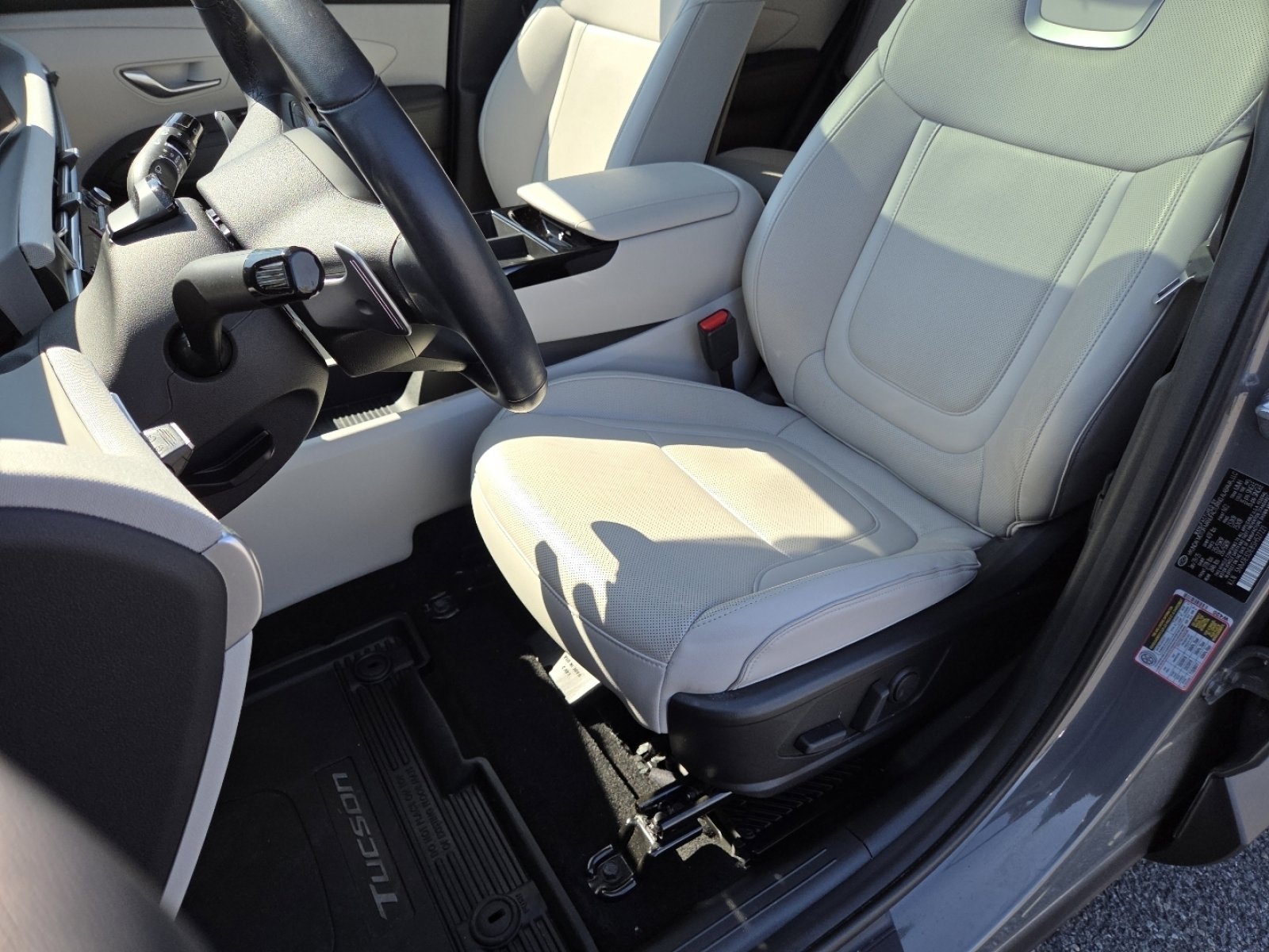 Used 2025 Hyundai Tucson Limited image 33