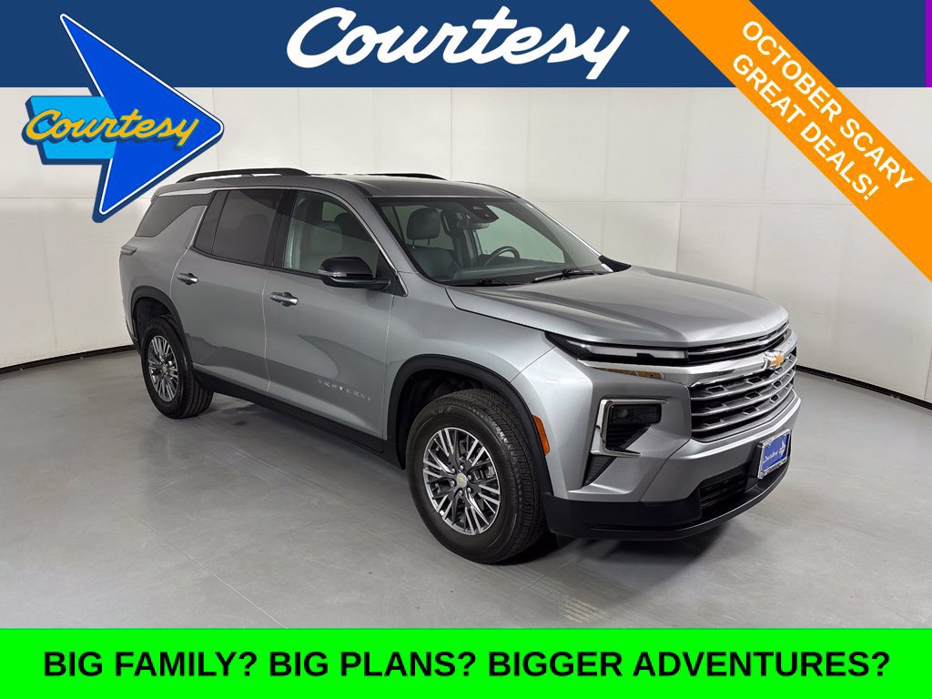Used 2025 Chevrolet Traverse LT