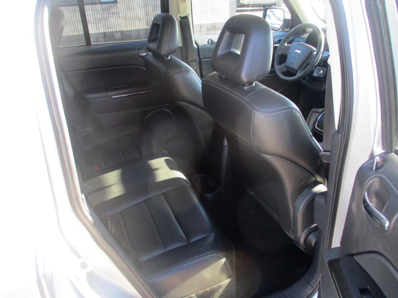 Used 2009 Jeep Patriot Limited w/ Sun/Sound Group AWD/4WD image 8
