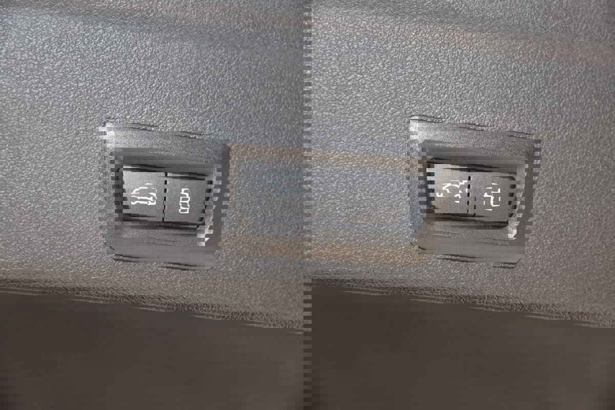 Used 2024 BMW X6 xDrive40i w/ Premium Package image 70